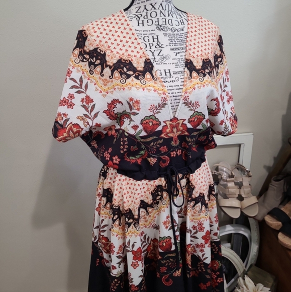 Umgee Womens SZ Med. Multi print tie waist dress front back V neck hi low boho - Picture 2 of 7